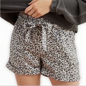 Aerie Shorts - light gray leopard print lightweight w/matching belt
